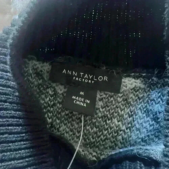 Ann Taylor Factory Sweater. NWT. Size Medium. Black and White. Long sleeve soft - Picture 8 of 10